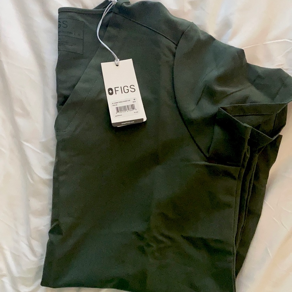 FIGS. NWT. Casma top. Size M. Moss green!